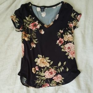 Rue 21 medium black floral t-shirt